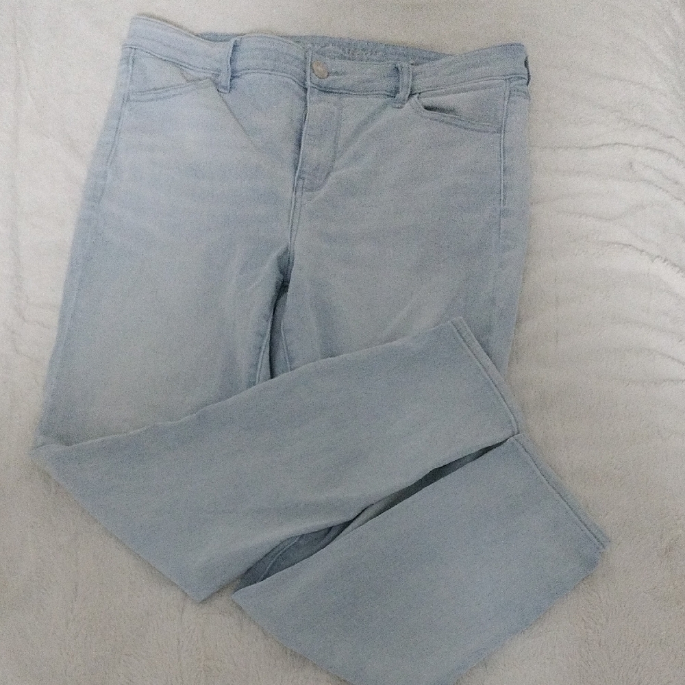 American Eagle Outfitters Light Wash High-Rise Skinny Jeans
